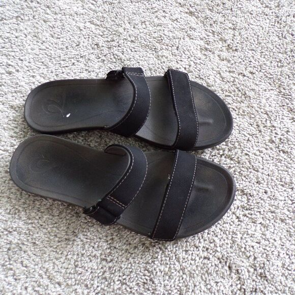 Olukai black flip flop beach sandals 8 - Picture 3 of 10